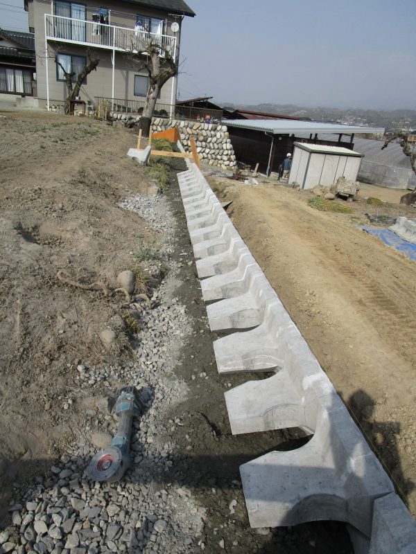 石積みの擁壁から間知ブロック積みの擁壁へ Vol 3 飯田市のリフォーム 住まいる工房